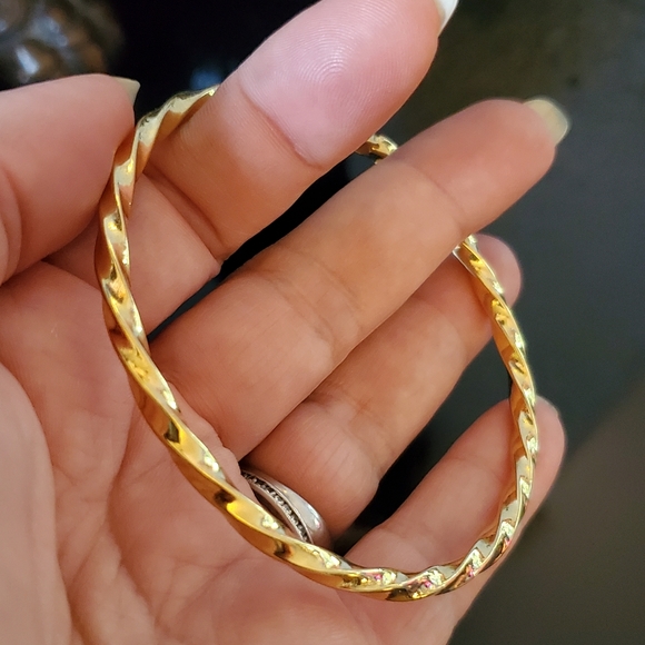 Vintage Monet goldtone twisted bangle bracelet 8 inch - Picture 2 of 7